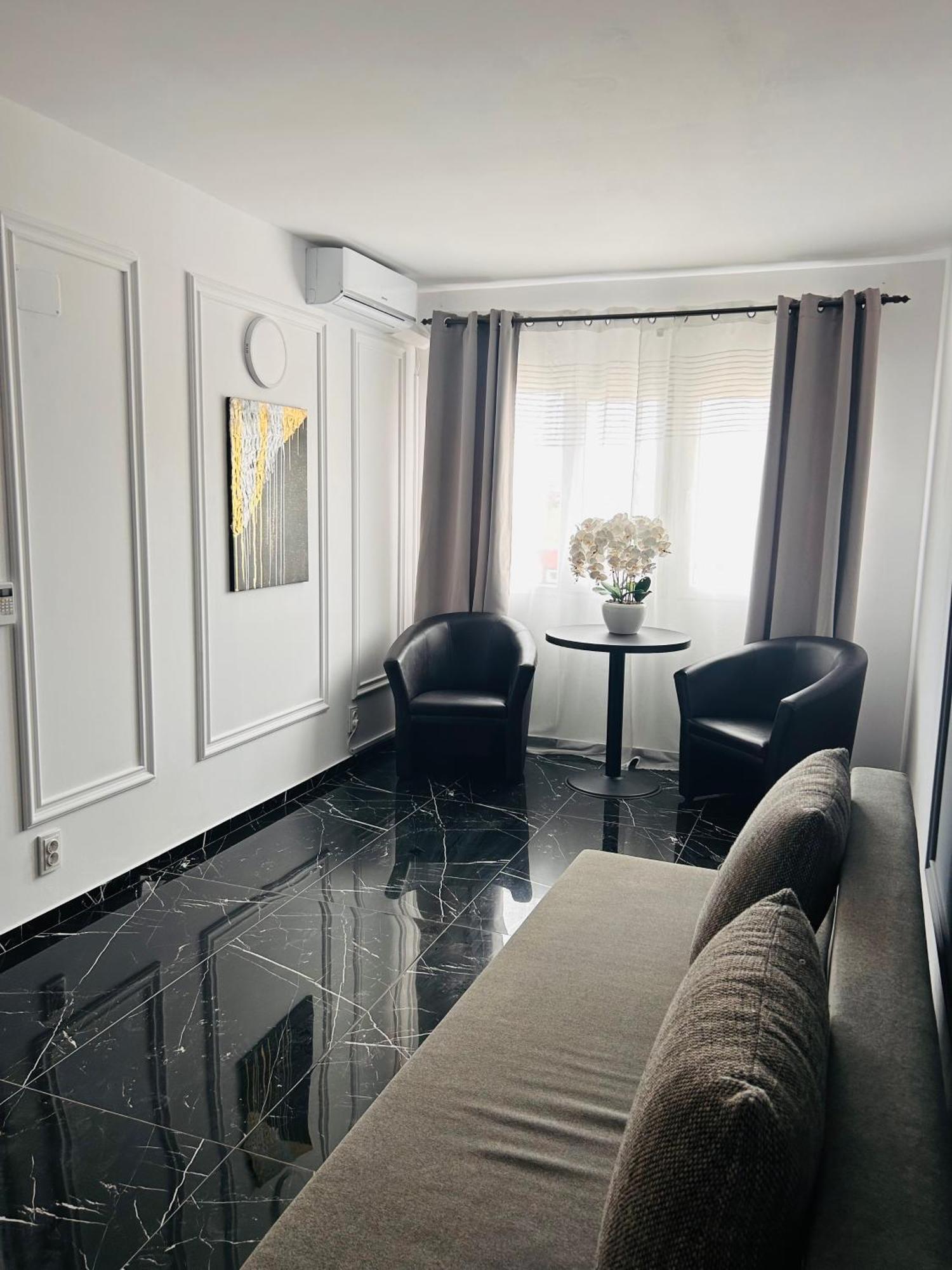 Myda Hotell Apahida Exteriör bild
