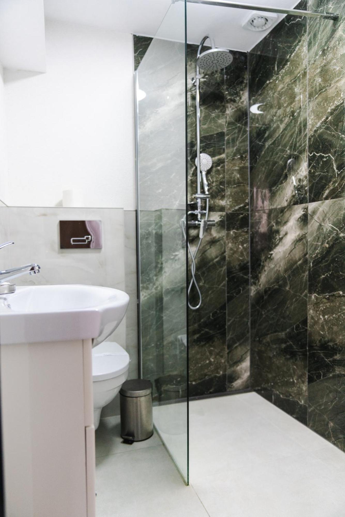 Myda Hotell Apahida Exteriör bild