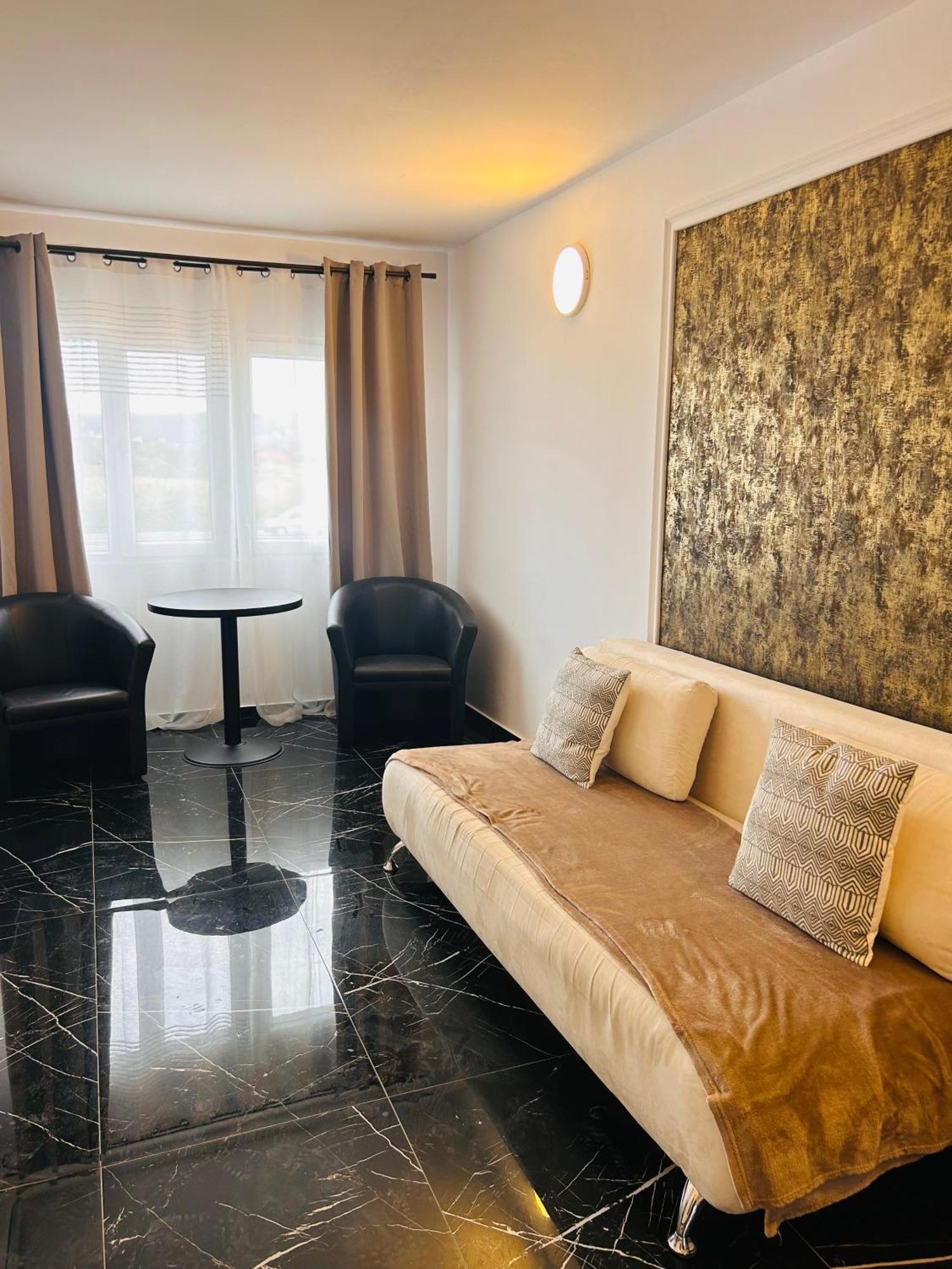 Myda Hotell Apahida Exteriör bild