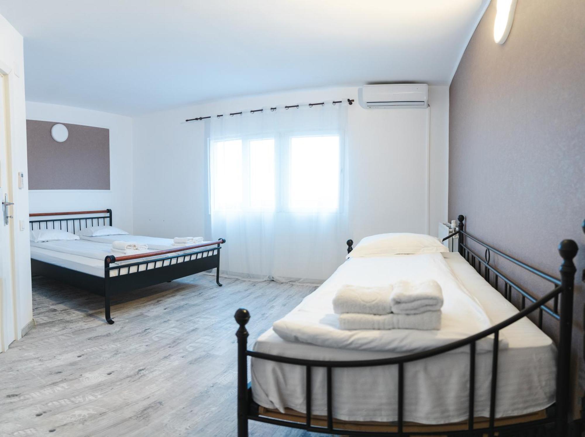 Myda Hotell Apahida Exteriör bild