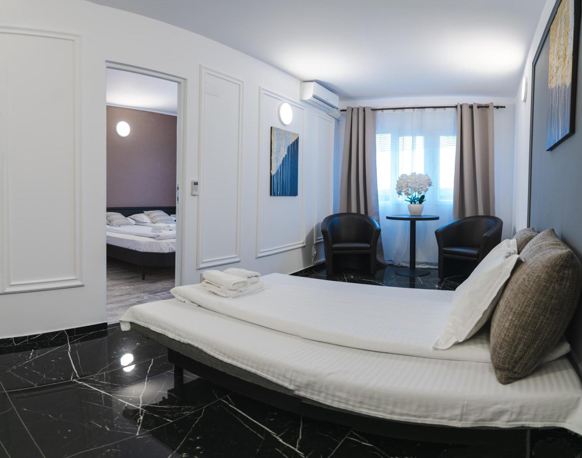 Myda Hotell Apahida Exteriör bild