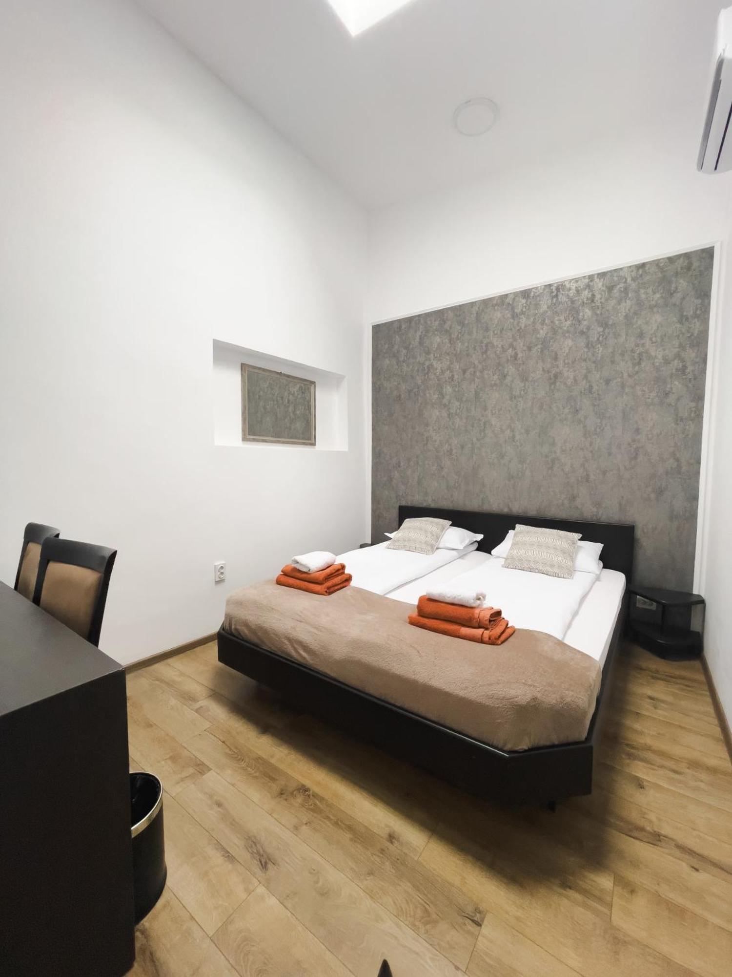 Myda Hotell Apahida Exteriör bild