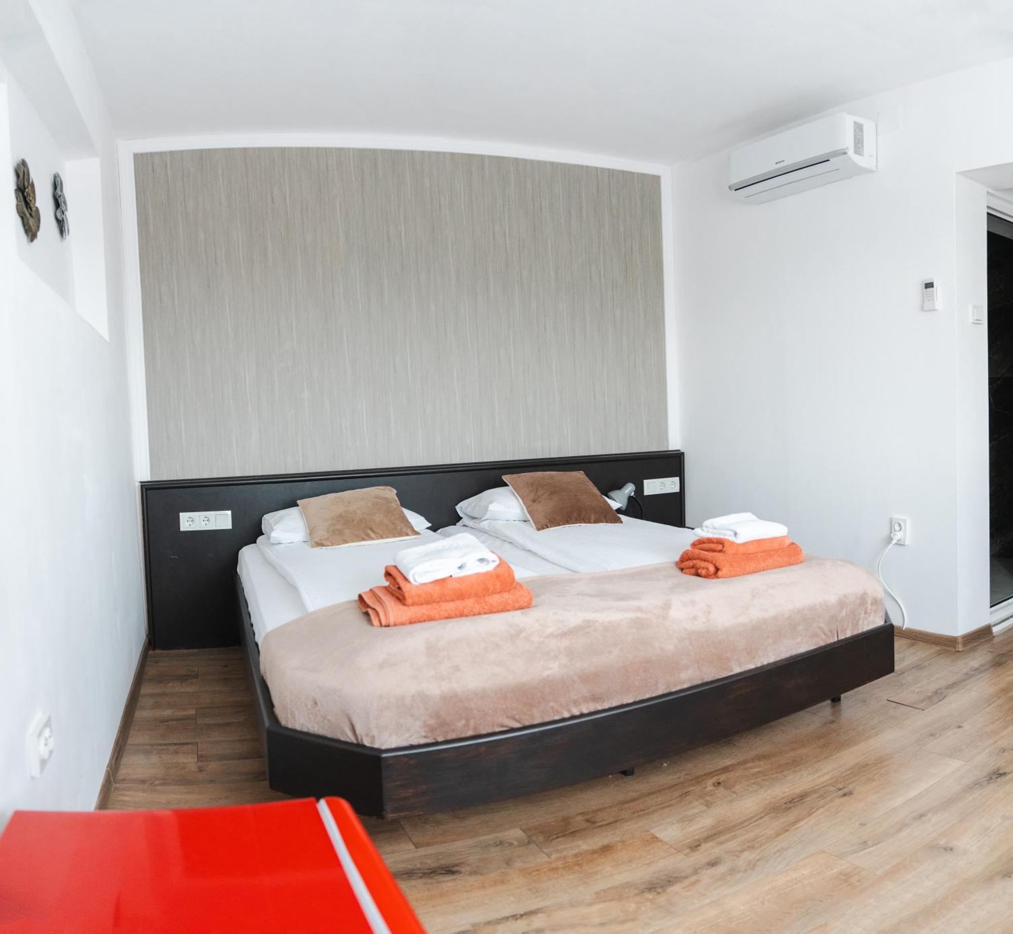 Myda Hotell Apahida Exteriör bild
