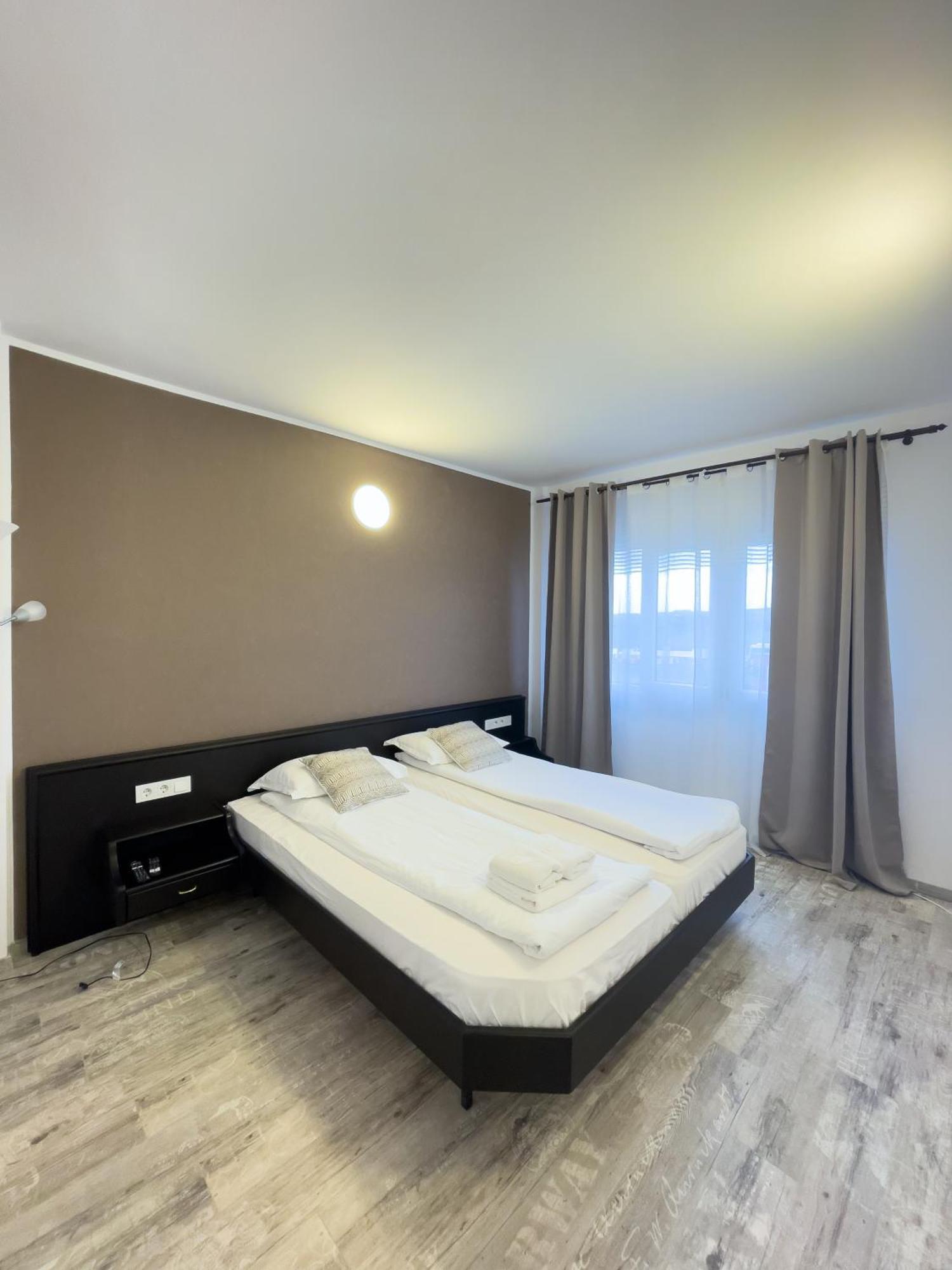 Myda Hotell Apahida Exteriör bild